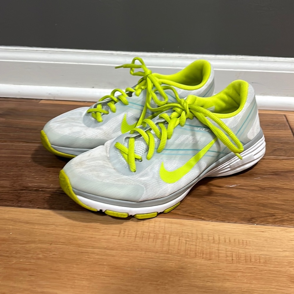Nike Flywire tennis shoes size 6